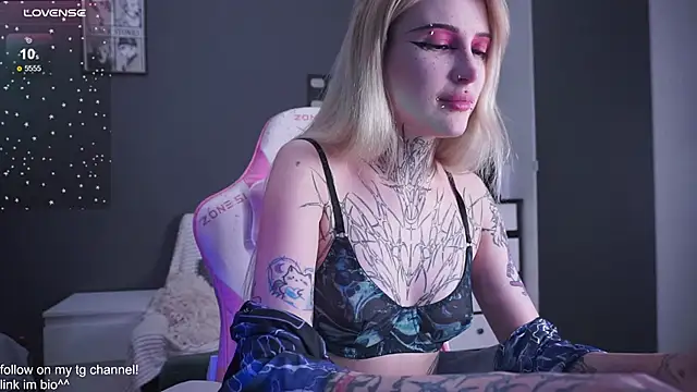 fraulein mooon online show from 11-19-25, 02:55