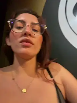 Snapshot of VioletPearson chatting on 03-11-25, 12:11 VioletPearson online show from 03-11-25, 12:11