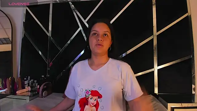 Snapshot of Ivanna18_x chatting on 10-14-25, 03:40 Ivanna18 x online show from 10-14-25, 03:40