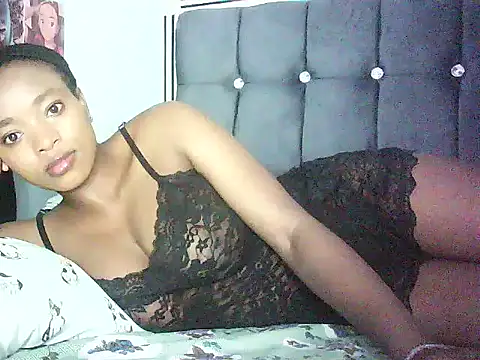 Cryaluna online show from 05-22-26, 06:33