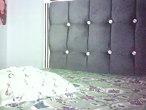 Cryaluna online show from 05-20-26, 06:32