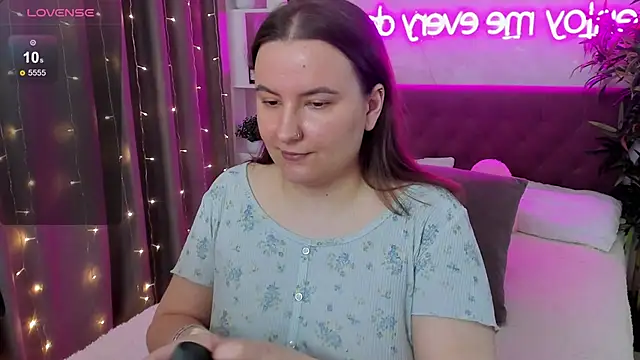 FeralPeach online show from 05-04-26, 05:33