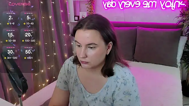 FeralPeach online show from 11-21-25, 05:06