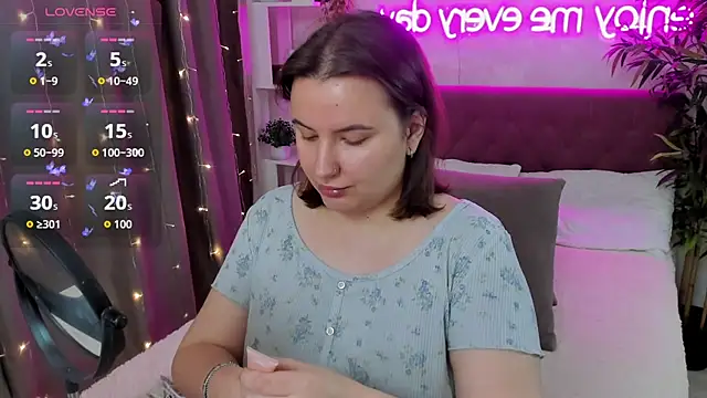 FeralPeach online show from 10-25-25, 04:55