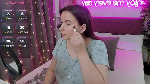 FeralPeach online show from 11-14-25, 04:49