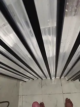 719610 online show from 11-04-25, 02:04