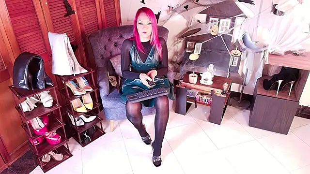 missmabelle online show from 10-31-25, 05:42