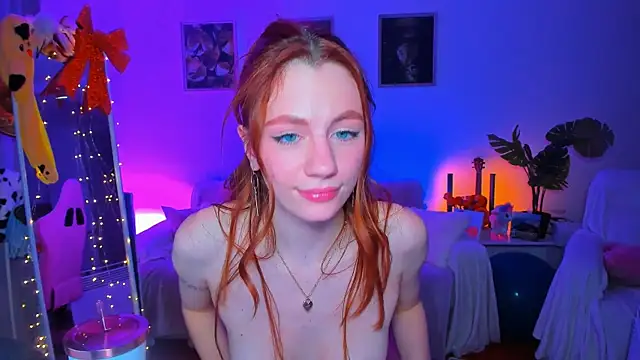 Snapshot of Alyssa_Smitt chatting on 02-24-25, 02:30 Alyssa Smitt online show from 02-24-25, 02:30