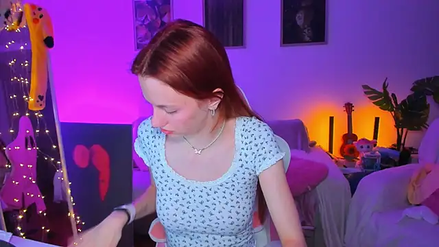 Snapshot of Alyssa_Smitt chatting on 09-15-25, 12:00 Alyssa Smitt online show from 09-15-25, 12:00