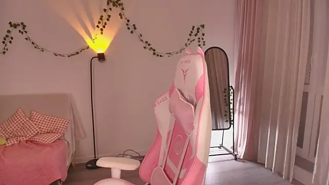 Eva Davi online show from 12-23-25, 01:49