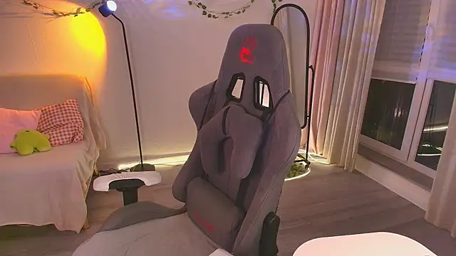 Eva Davi online show from 11-18-25, 02:27