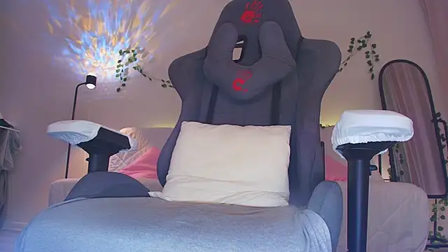 Eva Davi online show from 10-13-25, 02:13