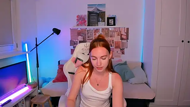 Mia Madden online show from 04-25-26, 02:36