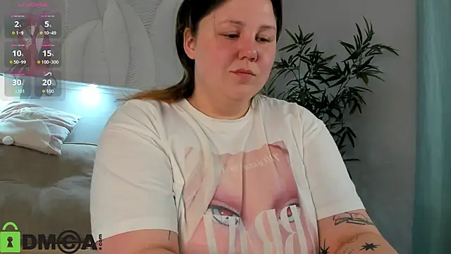 Snapshot of Ruth_Oliver chatting on 07-17-26, 01:14 Ruth Oliver online show from 07-17-26, 01:14
