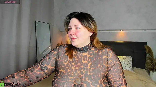 Snapshot of Ruth_Oliver chatting on 06-05-26, 01:10 Ruth Oliver online show from 06-05-26, 01:10