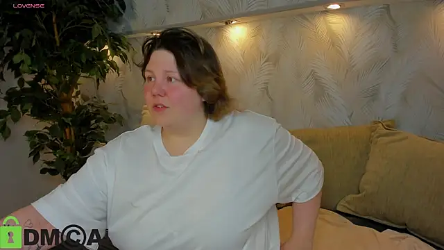 Snapshot of Ruth_Oliver chatting on 07-04-26, 01:12 Ruth Oliver online show from 07-04-26, 01:12