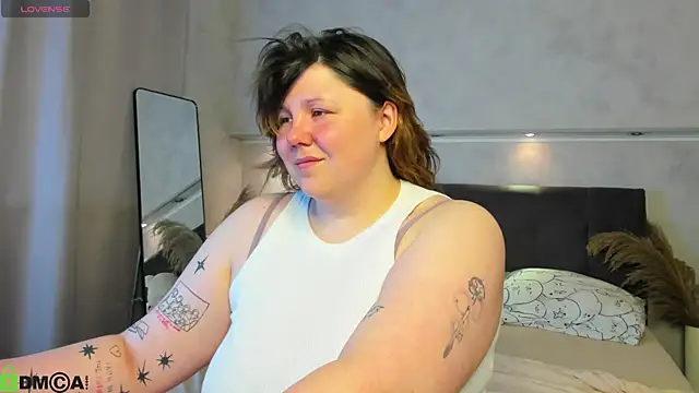 Snapshot of Ruth_Oliver chatting on 07-03-26, 01:12 Ruth Oliver online show from 07-03-26, 01:12