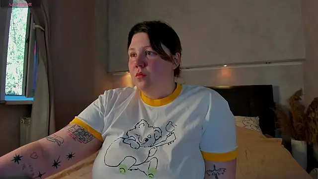 Snapshot of Ruth_Oliver chatting on 06-10-26, 01:07 Ruth Oliver online show from 06-10-26, 01:07