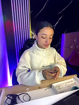 Ady 18 online show from 11-20-25, 08:09