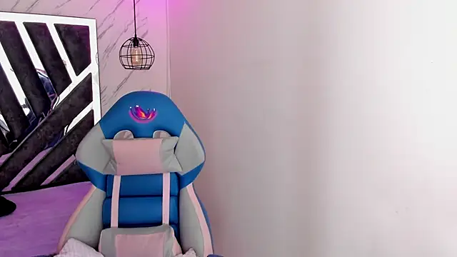 Snapshot of Queen_perla_ chatting on 10-29-25, 12:37 Queen perla online show from 10-29-25, 12:37