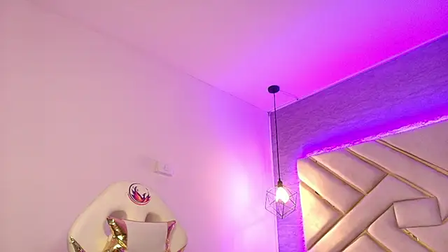 Snapshot of Queen_perla_ chatting on 03-21-25, 12:17 Queen perla online show from 03-21-25, 12:17