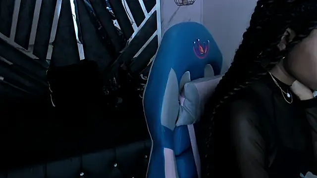 Snapshot of Queen_perla_ chatting on 10-24-25, 06:18 Queen perla online show from 10-24-25, 06:18