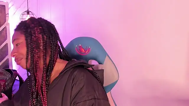 Snapshot of Queen_perla_ chatting on 09-12-25, 06:07 Queen perla online show from 09-12-25, 06:07