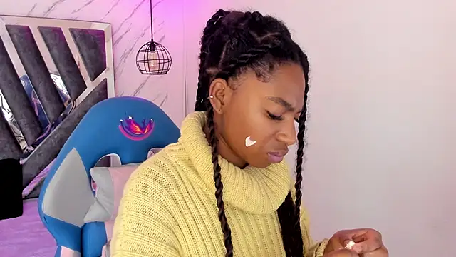 Snapshot of Queen_perla_ chatting on 11-12-25, 11:36 Queen perla online show from 11-12-25, 11:36