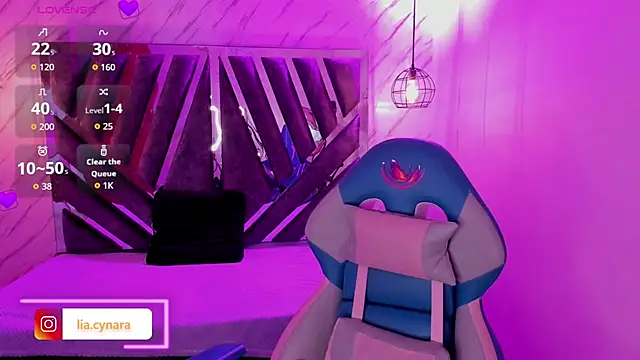 Snapshot of Queen_perla_ chatting on 09-30-25, 12:00 Queen perla online show from 09-30-25, 12:00