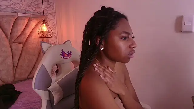 Snapshot of Queen_perla_ chatting on 11-15-25, 12:09 Queen perla online show from 11-15-25, 12:09