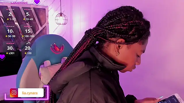 Snapshot of Queen_perla_ chatting on 09-25-25, 12:22 Queen perla online show from 09-25-25, 12:22