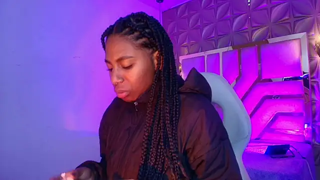 Snapshot of Queen_perla_ chatting on 04-30-26, 12:12 Queen perla online show from 04-30-26, 12:12