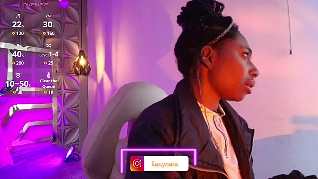 Snapshot of Queen_perla_ chatting on 02-18-26, 12:01 Queen perla online show from 02-18-26, 12:01