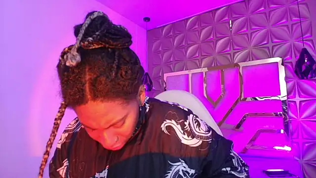 Queen perla  online show from 04-17-26, 12:19