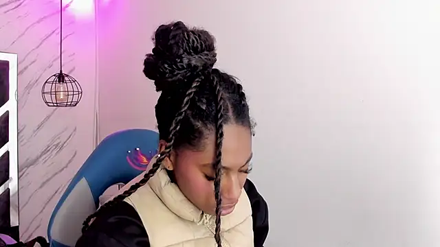 Snapshot of Queen_perla_ chatting on 11-10-25, 12:10 Queen perla online show from 11-10-25, 12:10