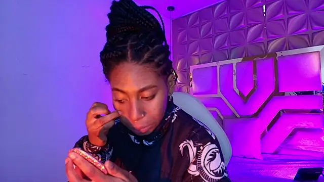 Snapshot of Queen_perla_ chatting on 05-04-26, 12:19 Queen perla online show from 05-04-26, 12:19