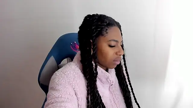 Snapshot of Queen_perla_ chatting on 11-01-25, 12:10 Queen perla online show from 11-01-25, 12:10