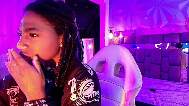 Snapshot of Queen_perla_ chatting on 02-22-26, 01:08 Queen perla online show from 02-22-26, 01:08