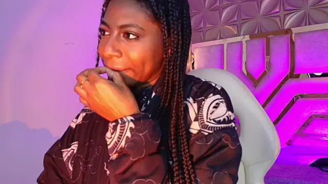 Snapshot of Queen_perla_ chatting on 02-22-26, 01:13 Queen perla online show from 02-22-26, 01:13