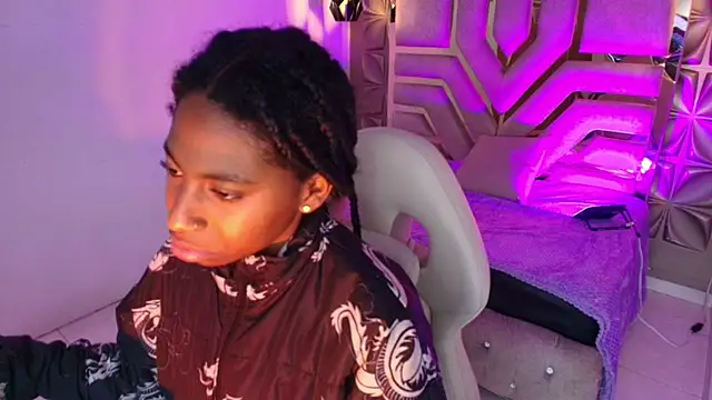 Snapshot of Queen_perla_ chatting on 02-21-26, 12:07 Queen perla online show from 02-21-26, 12:07