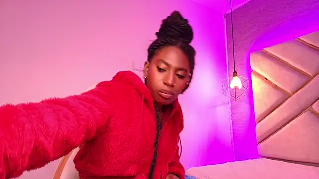 Snapshot of Queen_perla_ chatting on 03-22-25, 04:15 Queen perla online show from 03-22-25, 04:15