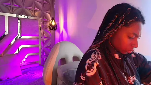 Snapshot of Queen_perla_ chatting on 02-11-26, 11:43 Queen perla online show from 02-11-26, 11:43