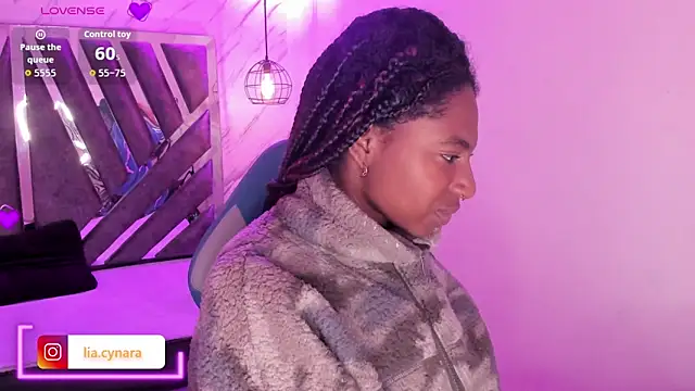 Snapshot of Queen_perla_ chatting on 10-05-25, 01:46 Queen perla online show from 10-05-25, 01:46