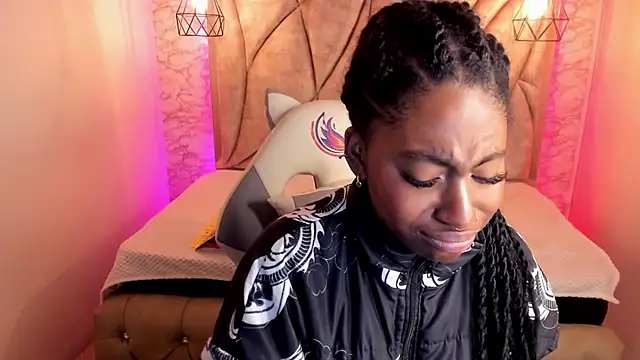 Snapshot of Queen_perla_ chatting on 03-18-25, 03:33 Queen perla online show from 03-18-25, 03:33