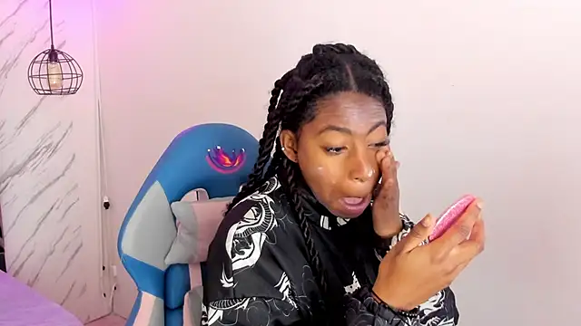 Snapshot of Queen_perla_ chatting on 11-11-25, 11:27 Queen perla online show from 11-11-25, 11:27