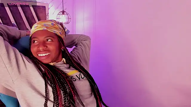 Snapshot of Queen_perla_ chatting on 09-13-25, 11:21 Queen perla online show from 09-13-25, 11:21