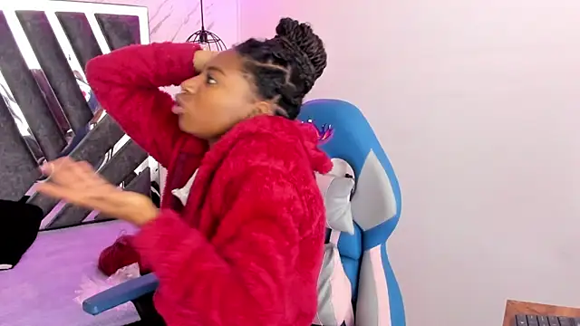 Snapshot of Queen_perla_ chatting on 11-14-25, 11:47 Queen perla online show from 11-14-25, 11:47