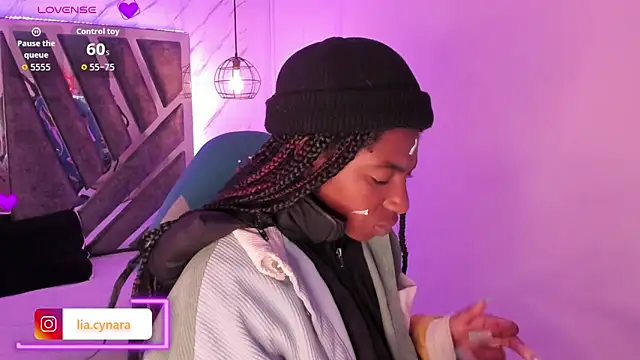 Snapshot of Queen_perla_ chatting on 09-16-25, 11:33 Queen perla online show from 09-16-25, 11:33