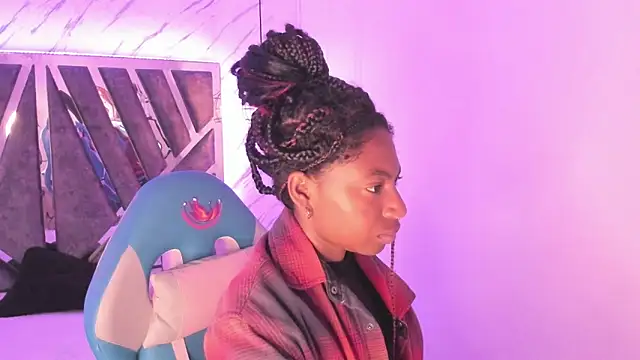 Snapshot of Queen_perla_ chatting on 09-19-25, 12:42 Queen perla online show from 09-19-25, 12:42