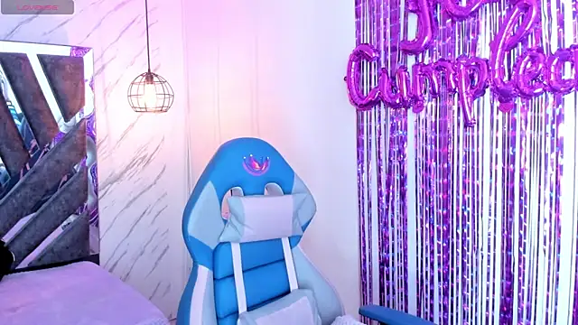 Snapshot of Queen_perla_ chatting on 10-22-25, 12:15 Queen perla online show from 10-22-25, 12:15